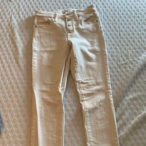 White high wasted jeans